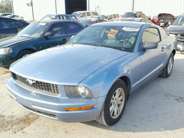 1ZVFT80N265248559 - 2006 FORD MUSTANG BLUE photo 2