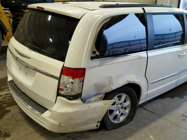 2A4RR5DG1BR615306 - 2011 CHRYSLER TOWN & COU WHITE photo 9