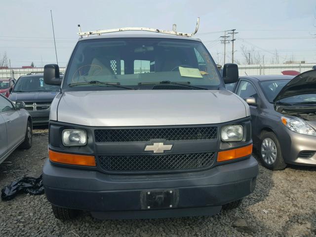 1GCGG25V471170277 - 2007 CHEVROLET EXPRESS G2 SILVER photo 9