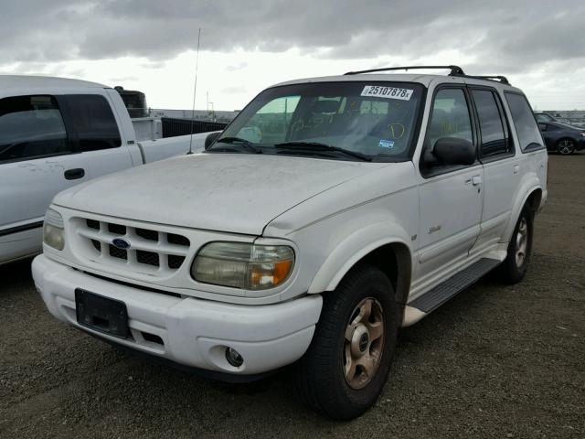 1FMDU65P1YZC08857 - 2000 FORD EXPLORER L WHITE photo 2