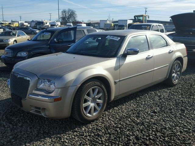 2C3LA63HX6H140886 - 2006 CHRYSLER 300C GOLD photo 2