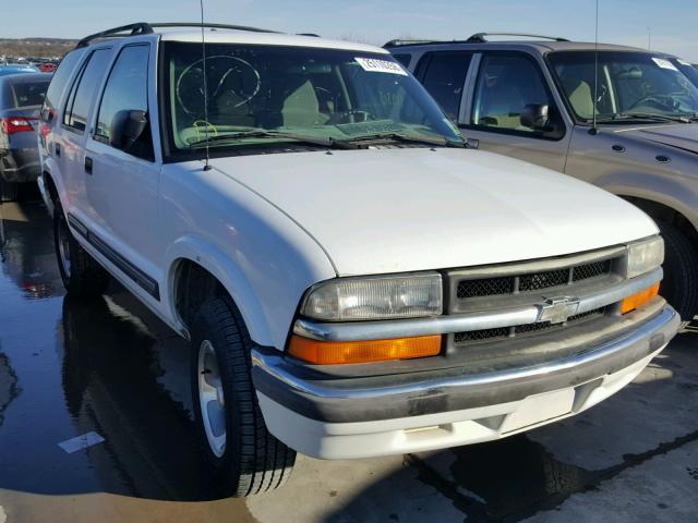 1GNCS13W712137527 - 2001 CHEVROLET BLAZER WHITE photo 1