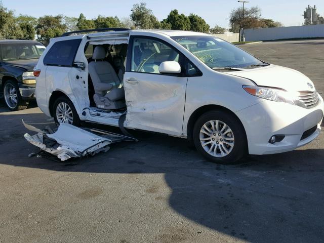 5TDYZ3DCXHS806029 - 2017 TOYOTA SIENNA XLE WHITE photo 1