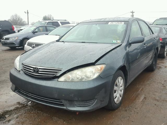 4T1BE30K55U078749 - 2005 TOYOTA CAMRY LE Сұр фото 2