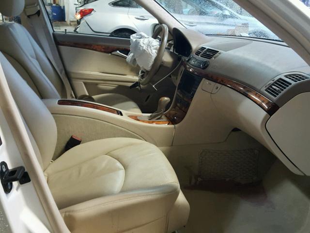 WDBUF56J66A788300 - 2006 MERCEDES-BENZ E 350 WHITE photo 5