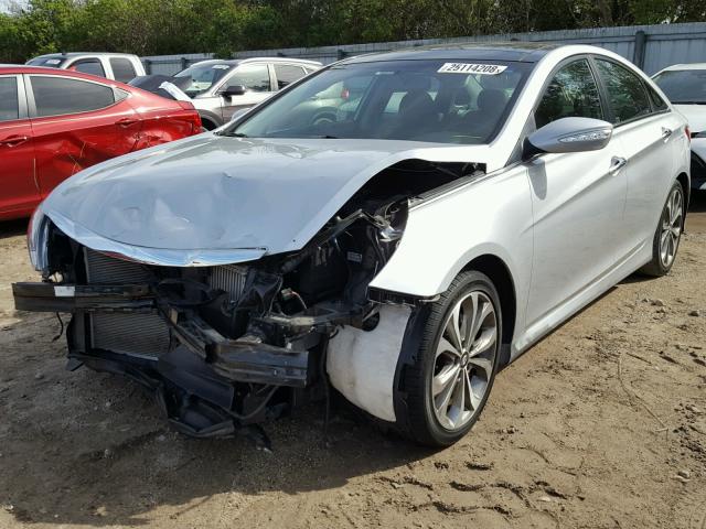 5NPEC4AB0EH913372 - 2014 HYUNDAI SONATA SE SILVER photo 2