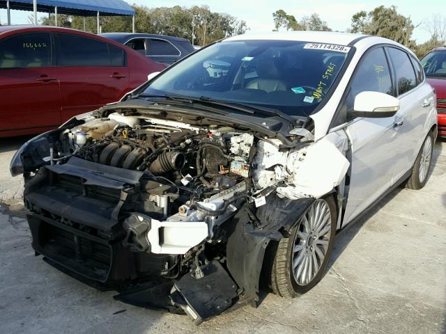 1FAHP3N28CL408216 - 2012 FORD FOCUS TITA WHITE photo 2