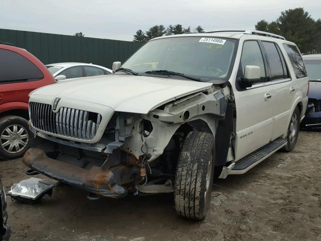 5LMFU28595LJ23675 - 2005 LINCOLN NAVIGATOR WHITE photo 2
