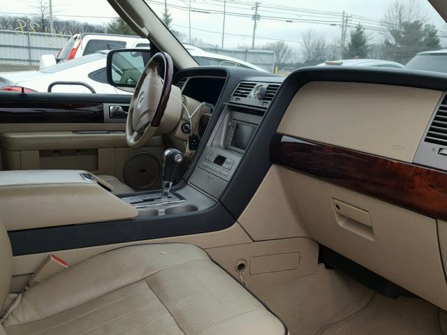 5LMFU28595LJ23675 - 2005 LINCOLN NAVIGATOR WHITE photo 5