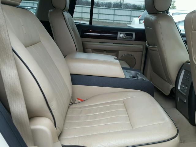 5LMFU28595LJ23675 - 2005 LINCOLN NAVIGATOR WHITE photo 6