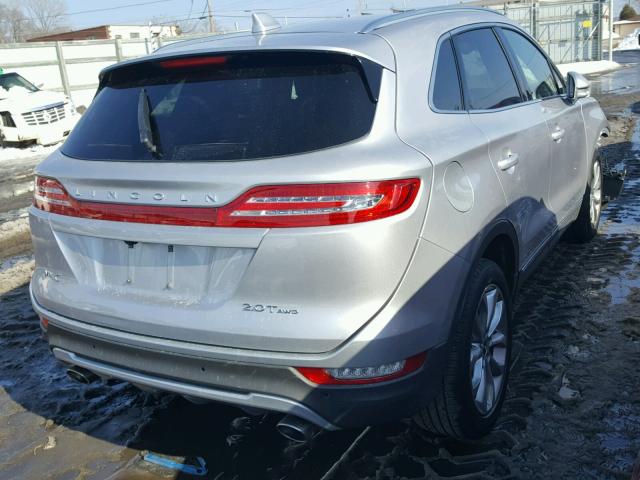 5LMCJ2D90HUL02609 - 2017 LINCOLN MKC SELECT SILVER photo 4