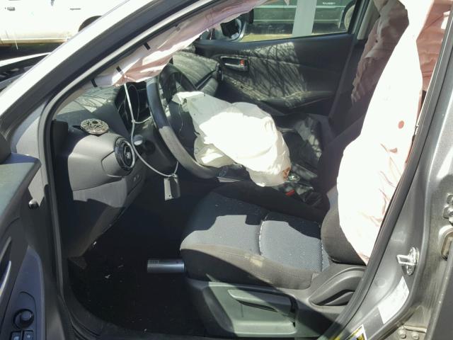 3MYDLBZV1GY121057 - 2016 TOYOTA SCION IA SILVER photo 5