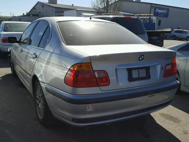 WBAAM5337YFR15039 - 2000 BMW 328 I SILVER photo 3