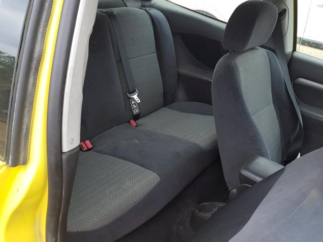 3FAFP31331R229408 - 2001 FORD FOCUS ZX3 YELLOW photo 6