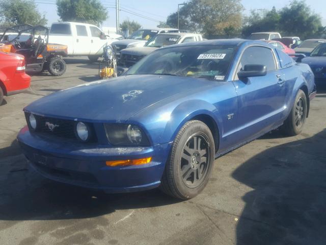 1ZVHT82H585139502 - 2008 FORD MUSTANG GT BLUE photo 2