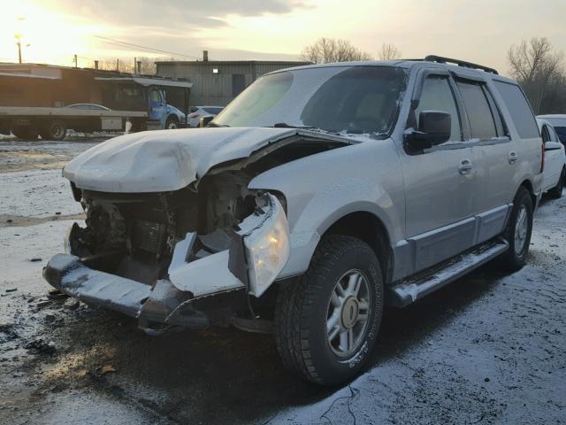 1FMPU16565LA11582 - 2005 FORD EXPEDITION SILVER photo 2