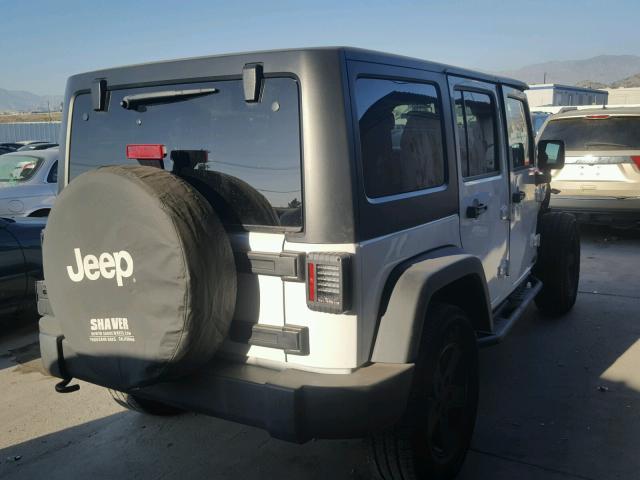 1C4BJWDG6GL161848 - 2016 JEEP WRANGLER U WHITE photo 4