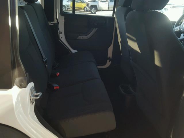 1C4BJWDG6GL161848 - 2016 JEEP WRANGLER U WHITE photo 6
