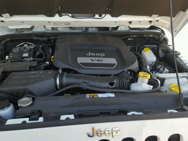 1C4BJWDG6GL161848 - 2016 JEEP WRANGLER U WHITE photo 7