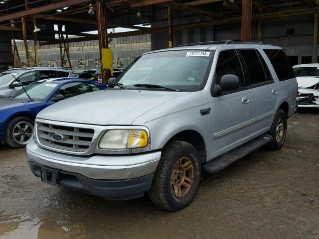 1FMRU15LXYLB66200 - 2000 FORD EXPEDITION SILVER photo 2