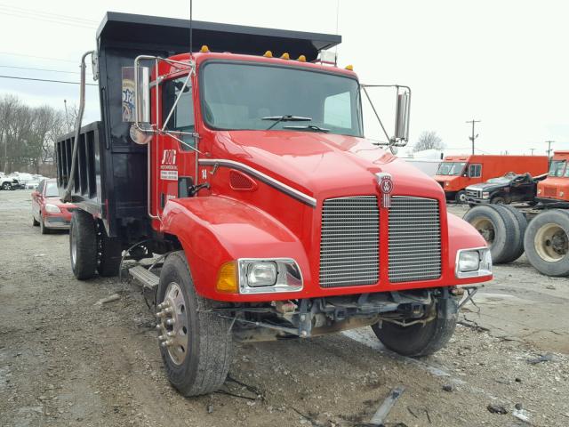 2NKMHD6X34M063218 - 2004 KENWORTH CONSTRUCTI RED photo 1