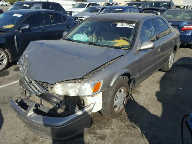 4T1BG22K3YU697551 - 2000 TOYOTA CAMRY CE TAN photo 2