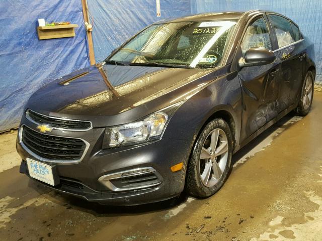 1G1PE5SB0F7132244 - 2015 CHEVROLET CRUZE LT GRAY photo 2