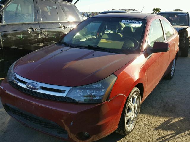 1FAHP3CN4AW184306 - 2010 FORD FOCUS SE RED photo 2