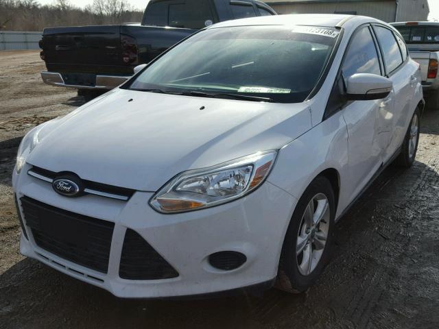 1FADP3K2XEL167913 - 2014 FORD FOCUS SE WHITE photo 2