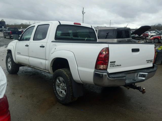 3TMJU62N58M051278 - 2008 TOYOTA TACOMA DOU WHITE photo 3