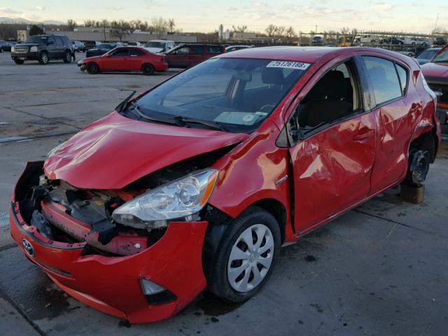 JTDKDTB34E1561003 - 2014 TOYOTA PRIUS C RED photo 2