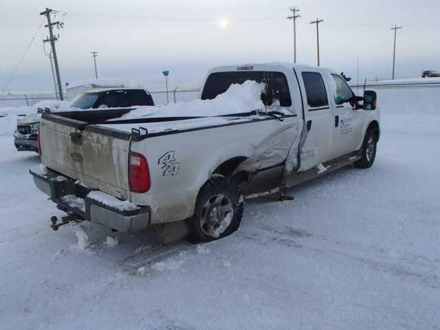 1FT8W2B61DEA00442 - 2013 FORD F250 WHITE photo 4