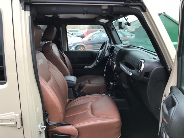 1C4HJWEG6HL680621 - 2017 JEEP WRANGLER U TAN photo 5