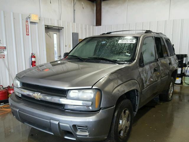 1GNDS13S252305632 - 2005 CHEVROLET TRAILBLAZE GOLD photo 2