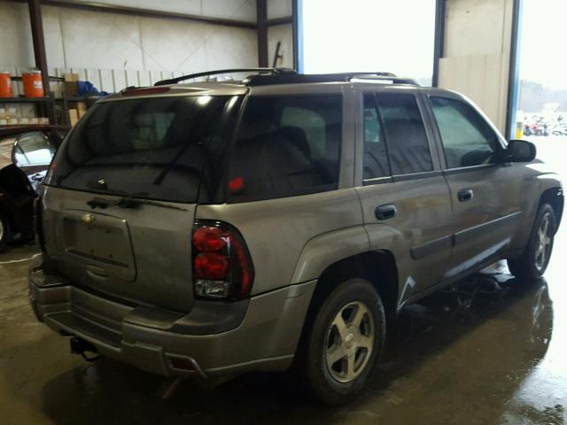 1GNDS13S252305632 - 2005 CHEVROLET TRAILBLAZE GOLD photo 4