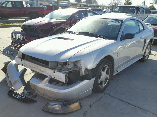 1FAFP404X2F147528 - 2002 FORD MUSTANG SILVER photo 2