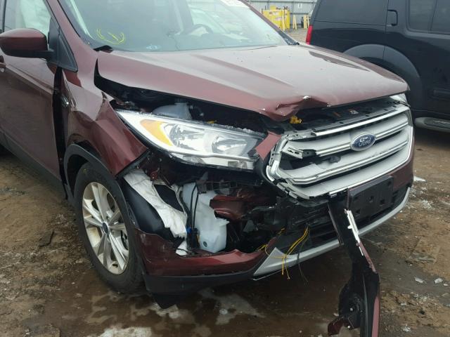 1FMCU9GD1JUA01484 - 2018 FORD ESCAPE SE BURGUNDY photo 9