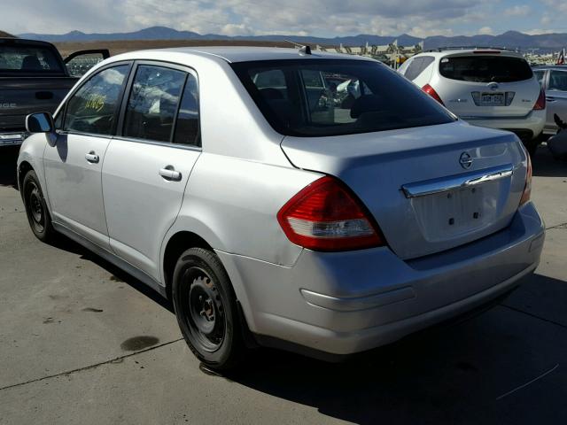 3N1BC11E08L353355 - 2008 NISSAN VERSA S SILVER photo 3