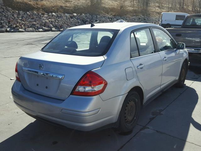 3N1BC11E08L353355 - 2008 NISSAN VERSA S SILVER photo 4