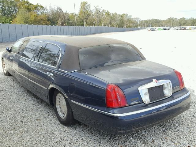 1L1FM81W61Y669258 - 2001 LINCOLN TOWN CAR E BLUE photo 3