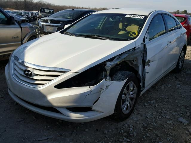 5NPEB4AC6CH328384 - 2012 HYUNDAI SONATA GLS WHITE photo 2