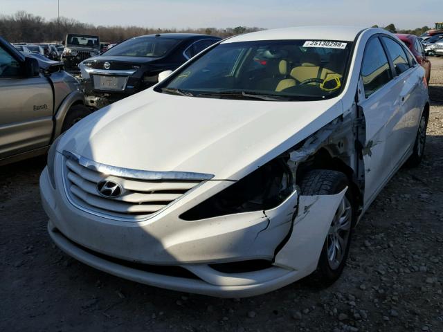 5NPEB4AC6CH328384 - 2012 HYUNDAI SONATA GLS WHITE photo 9