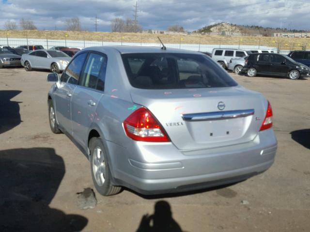 3N1BC11E29L363886 - 2009 NISSAN VERSA S SILVER photo 3