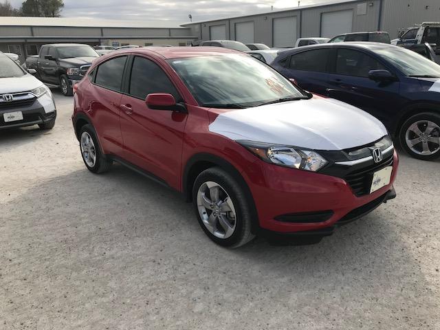 3CZRU5H34HG702640 - 2017 HONDA HR-V LX RED photo 1