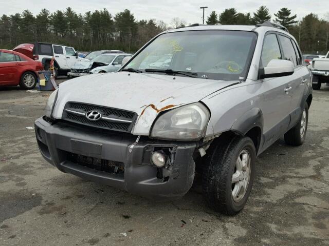 KM8JN72D65U080978 - 2005 HYUNDAI TUCSON GLS SILVER photo 2