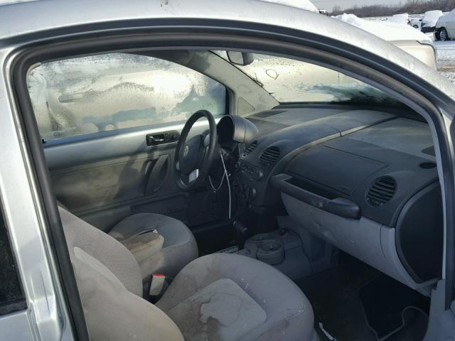 3VWCK21CX3M425011 - 2003 VOLKSWAGEN NEW BEETLE 灰色 照片 5