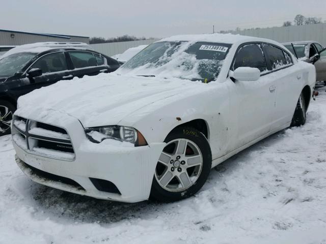 2B3CL3CG7BH606247 - 2011 DODGE CHARGER WHITE photo 2