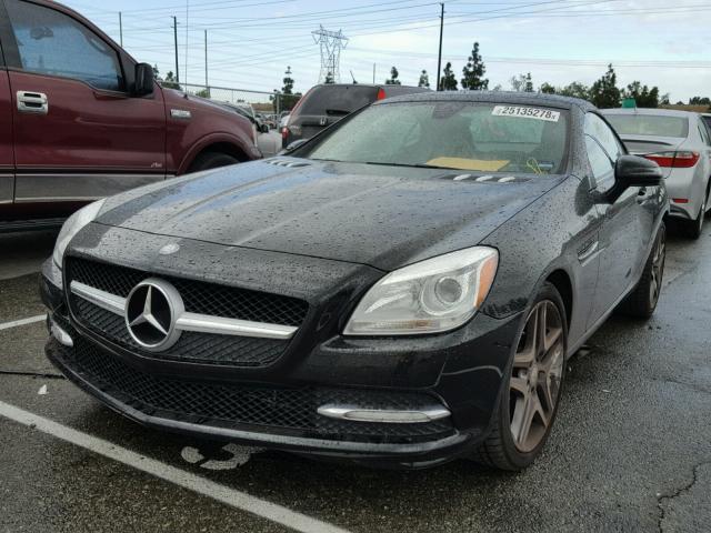 WDDPK5HA8CF015288 - 2012 MERCEDES-BENZ SLK 350 BLACK photo 2