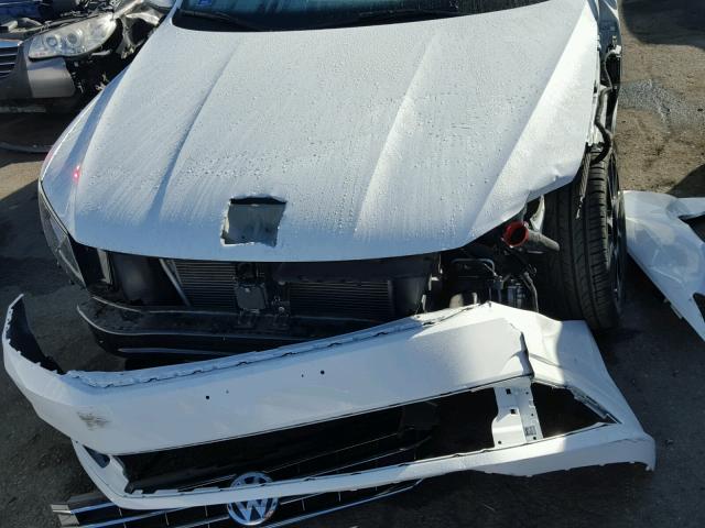 1VWAT7A38HC027239 - 2017 VOLKSWAGEN PASSAT S أبيض صورة 7