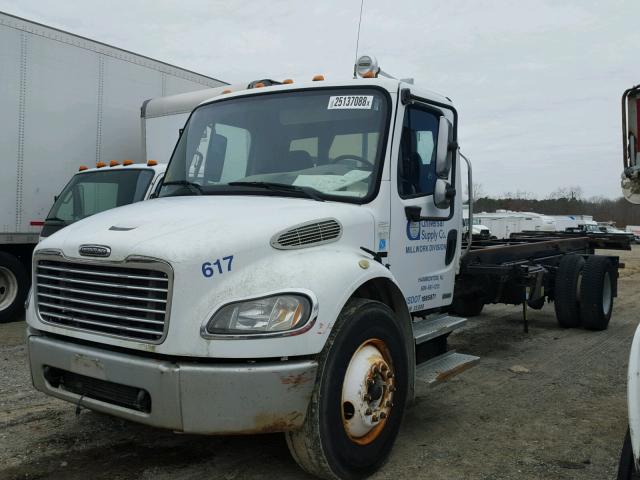 1FVACXCS55HU43761 - 2005 FREIGHTLINER M2 106 MED WHITE photo 2